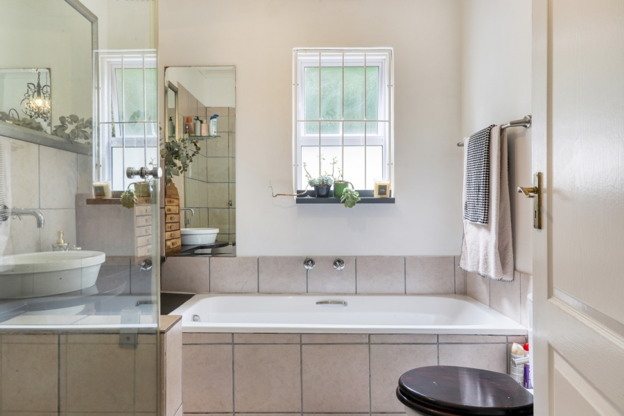 2 Bedroom Property for Sale in Vredehoek Western Cape